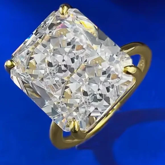 18k 7ct Radiant Cut Ring - Picture 4 of 10